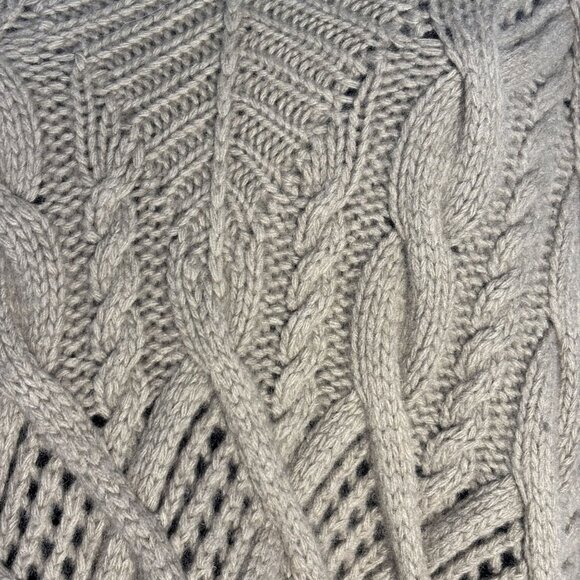 Neiman Marcus Exclusive 100% Cashmere Cable Knit Oversized Sweater Beige - Picture 4 of 9